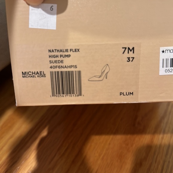 Michael Kors suede  pump - Picture 5 of 5